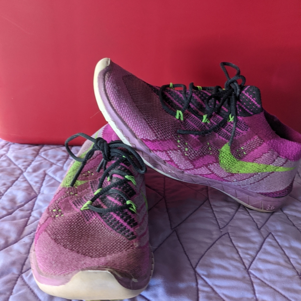 Nike Free Flyknit running shoes size 5